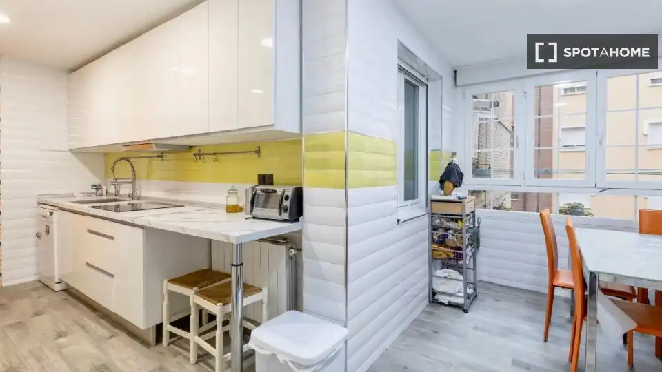 Cocina de Apartamento para compartir en Granada con Aire acondicionado, Terraza y Amueblado