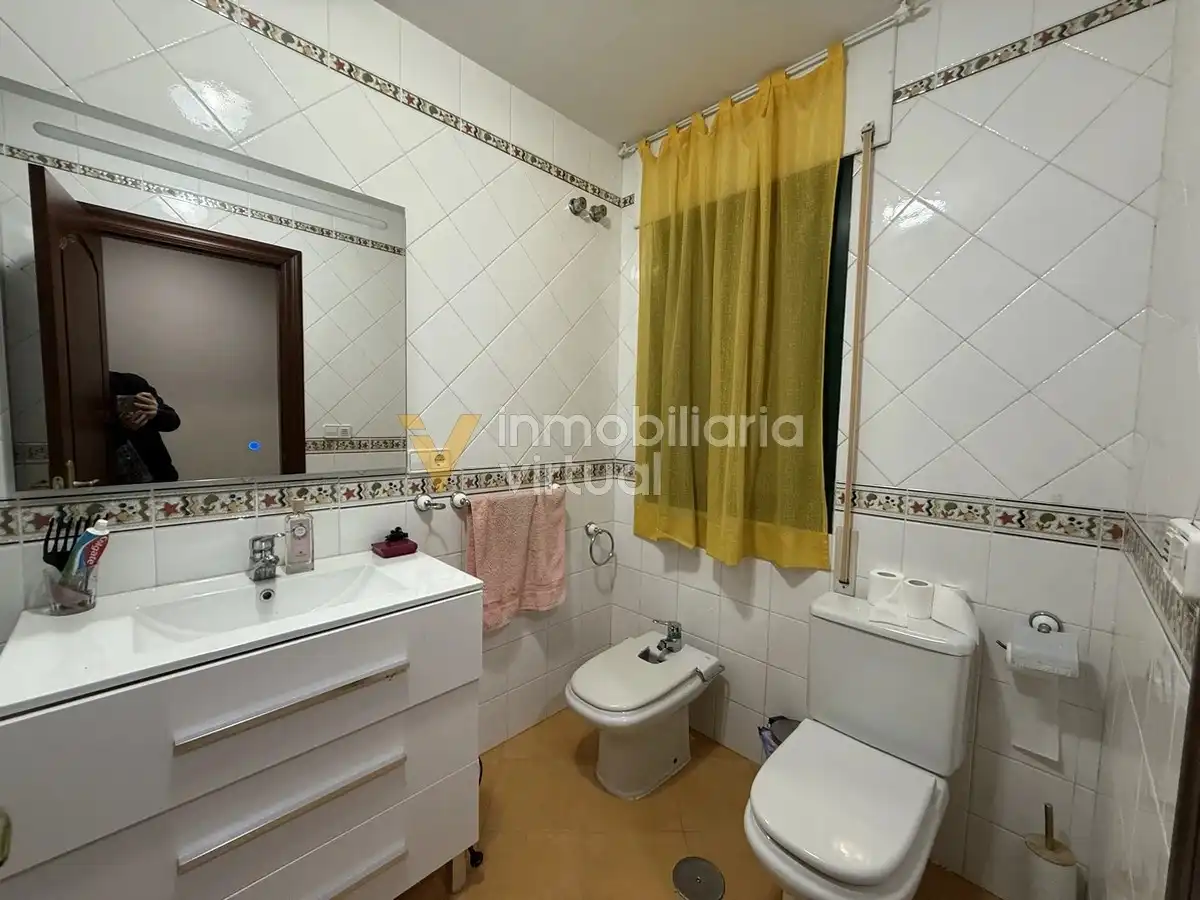 Baño de Piso en venta en Cabra con Aire acondicionado, Calefacción y Amueblado