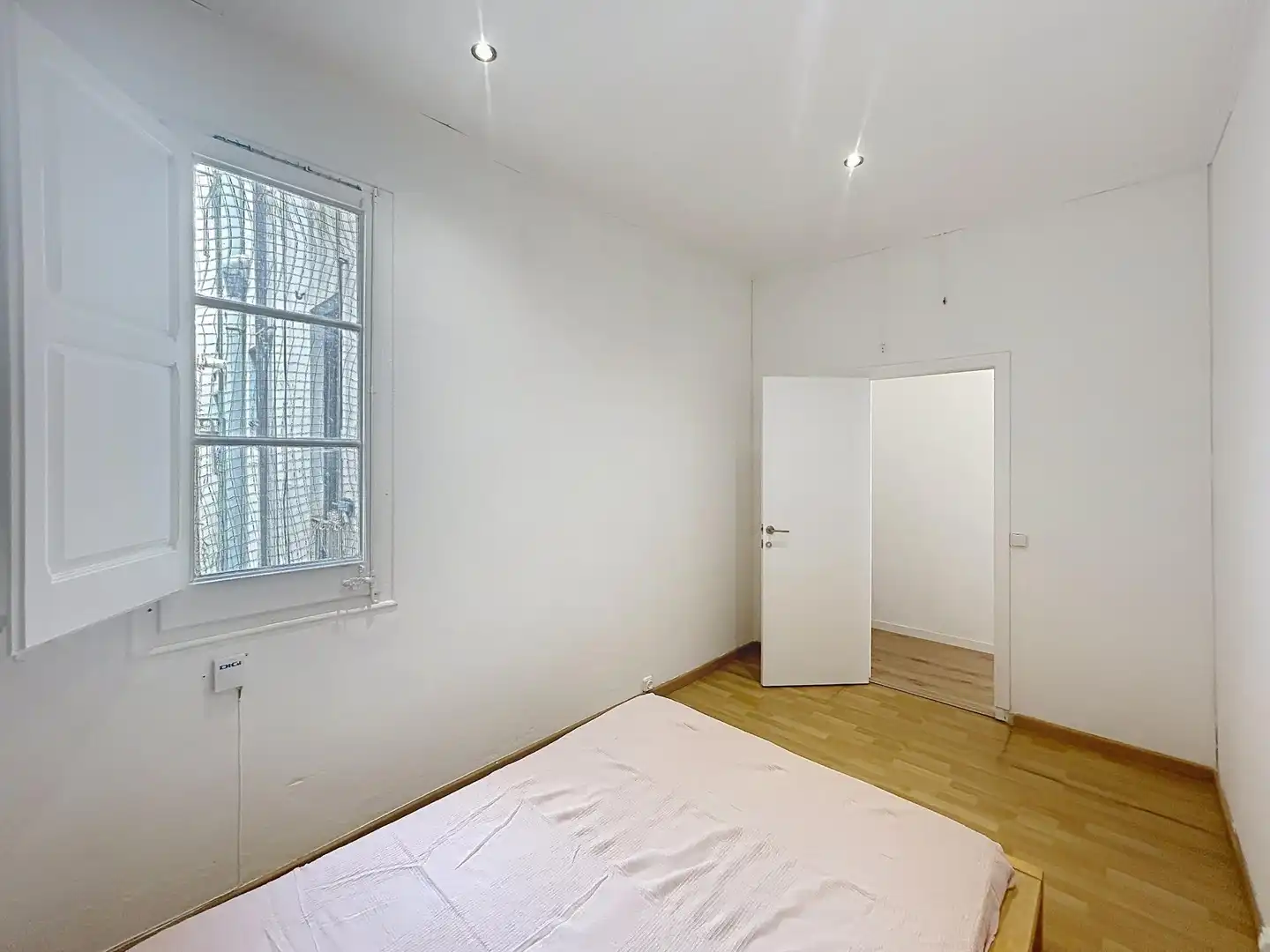 Bedroom of Flat for sale in Barcelona  with Furnished and Alarm