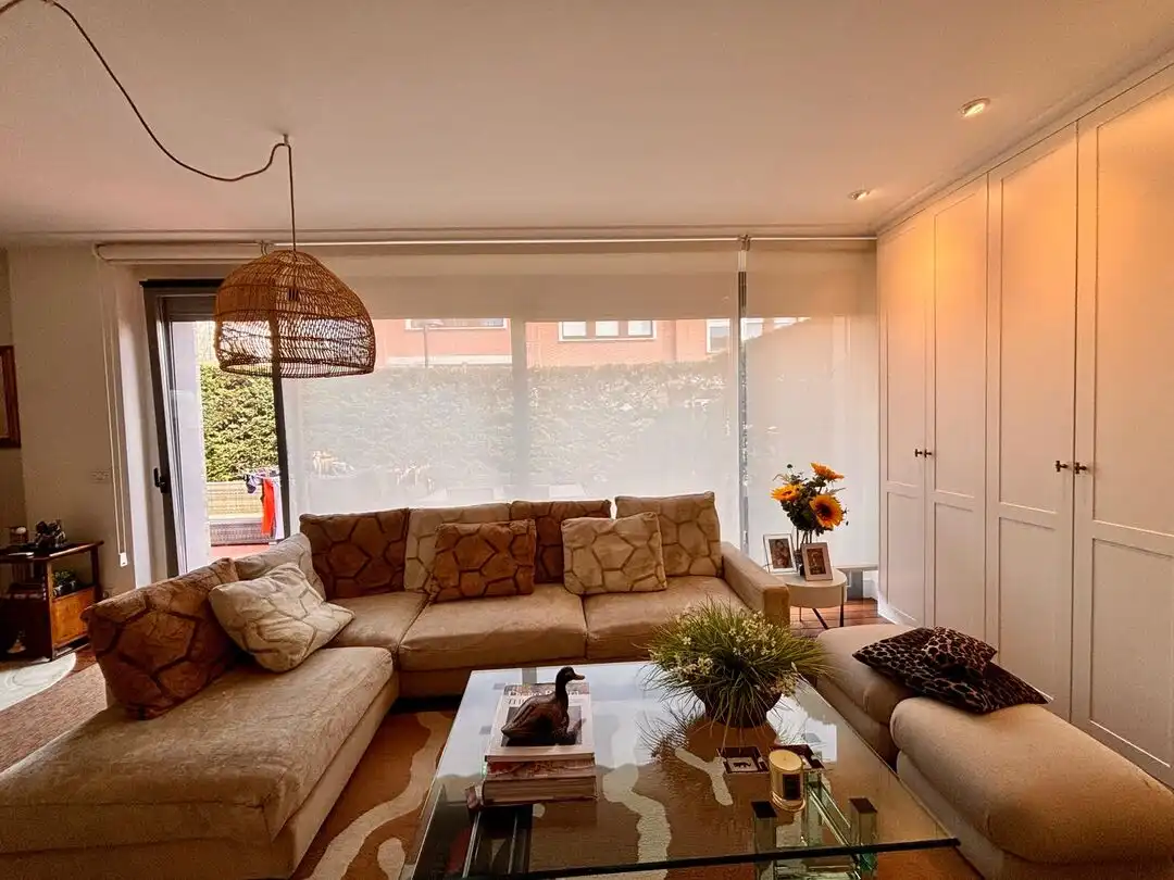 Wohnzimmer von Einfamilien-Reihenhaus zum Verkauf in Sopela mit Heizung, Privatgarten und Terrasse