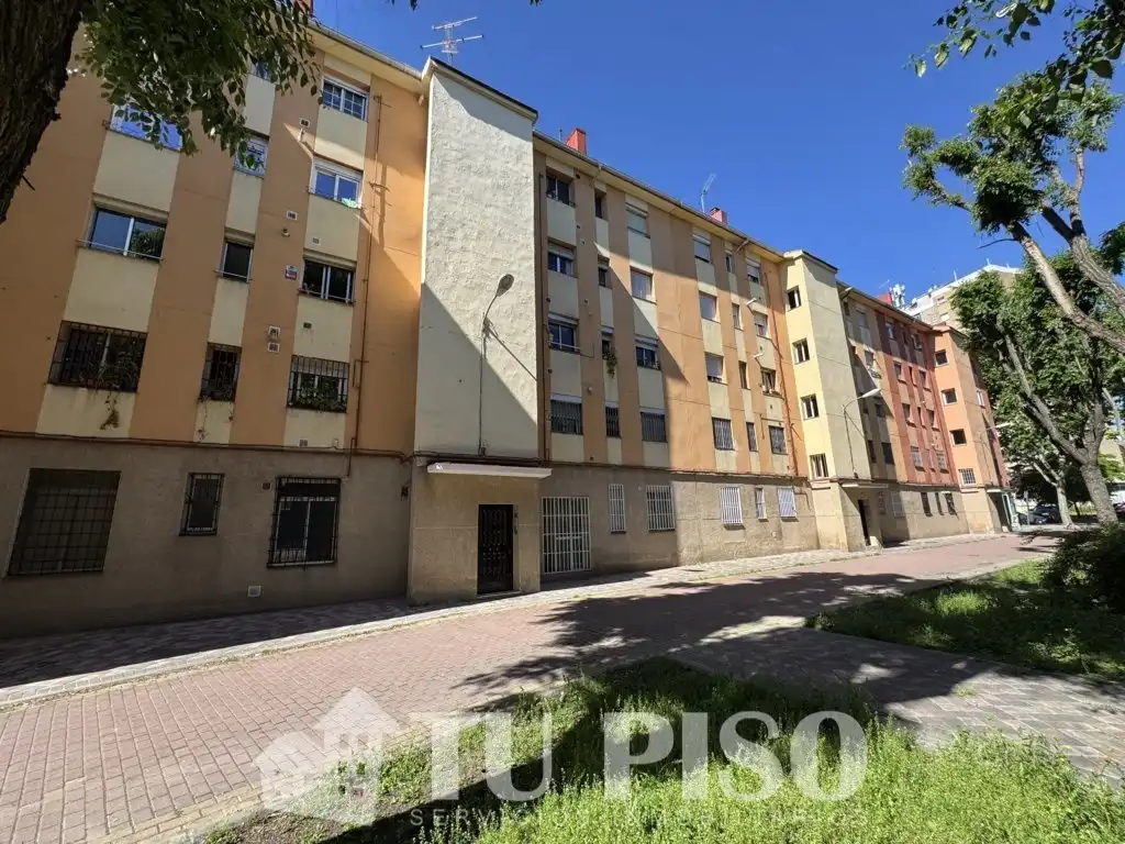 Vista exterior de Estudio en venta en Madrid