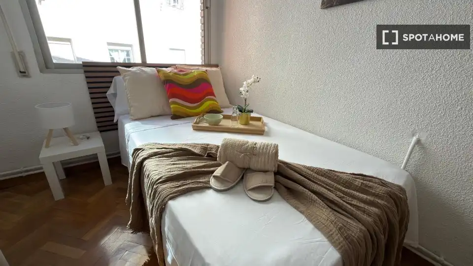 Habitación de Piso de alquiler en Madrid con Aire acondicionado, Calefacción y Amueblado