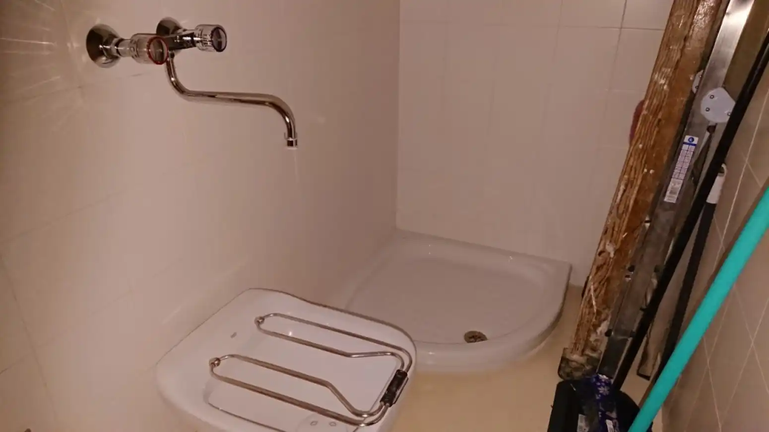 Bathroom of Office for sale in  Logroño  with Heating and Storage room