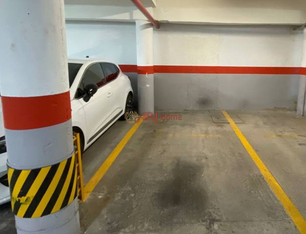 Garaje en Venta en La del Manojo de Rosas en Los Ángeles