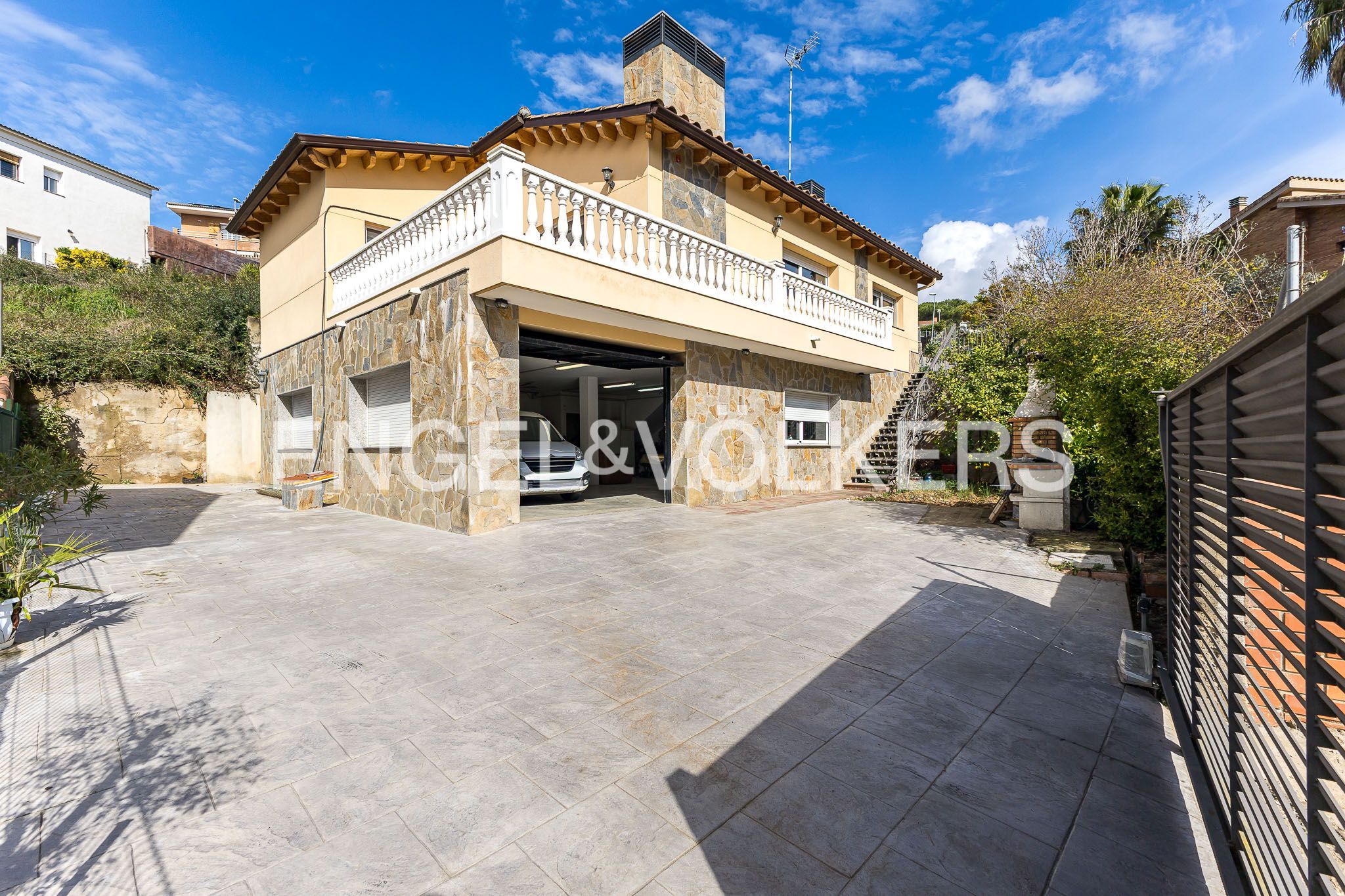 Vista exterior de Casa o chalet en venta en Rubí con Calefacción, Jardín privado y Parquet