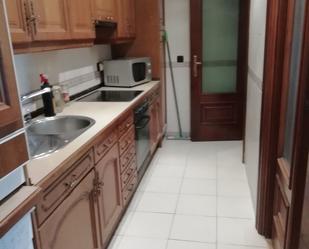 Cuina de Pis de lloguer en Salamanca Capital amb Calefacció, Parquet i Moblat