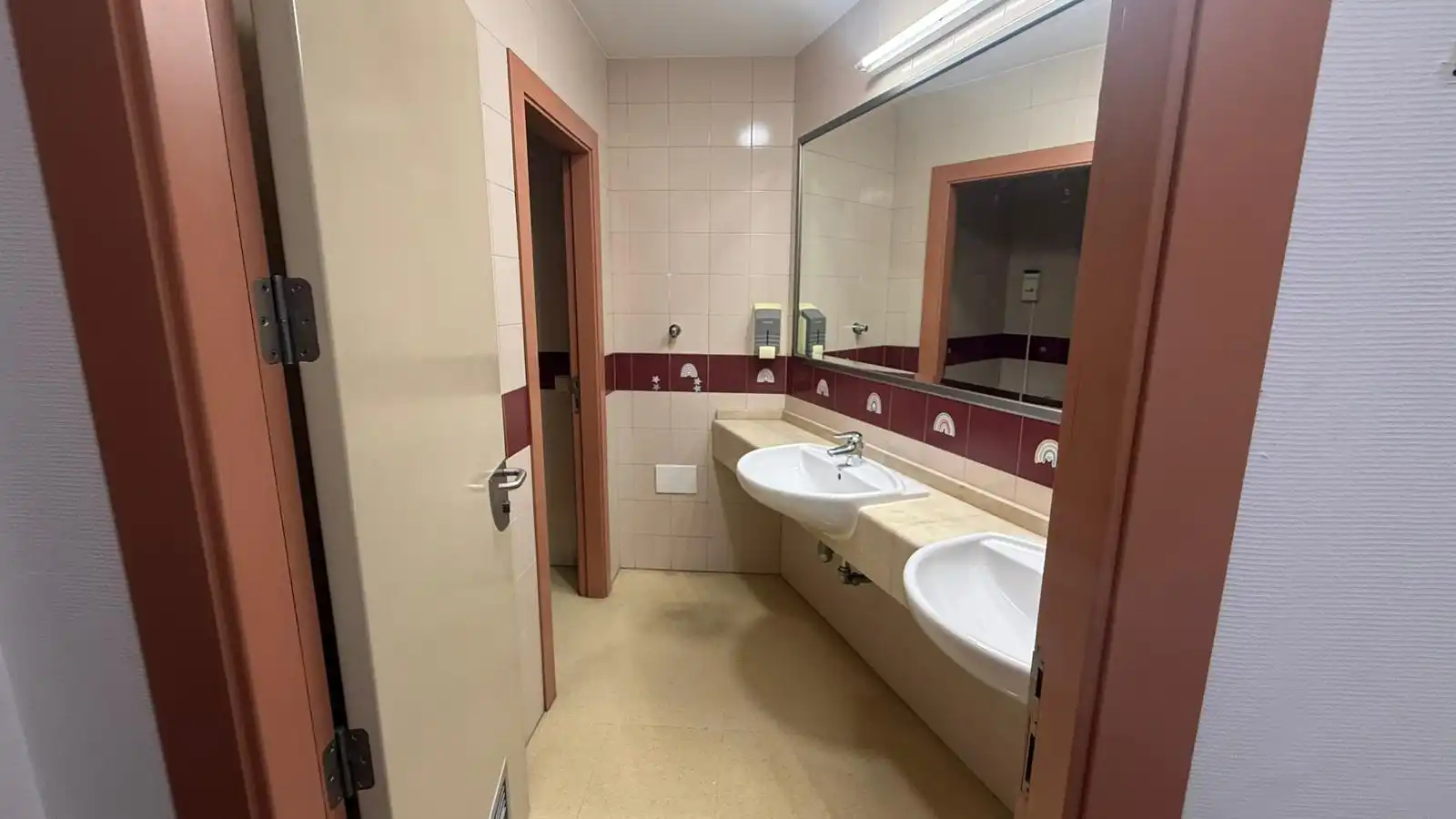 Bathroom of Commercial properties for rent in Almería  with Air Conditioner, Furnished and Alarm
