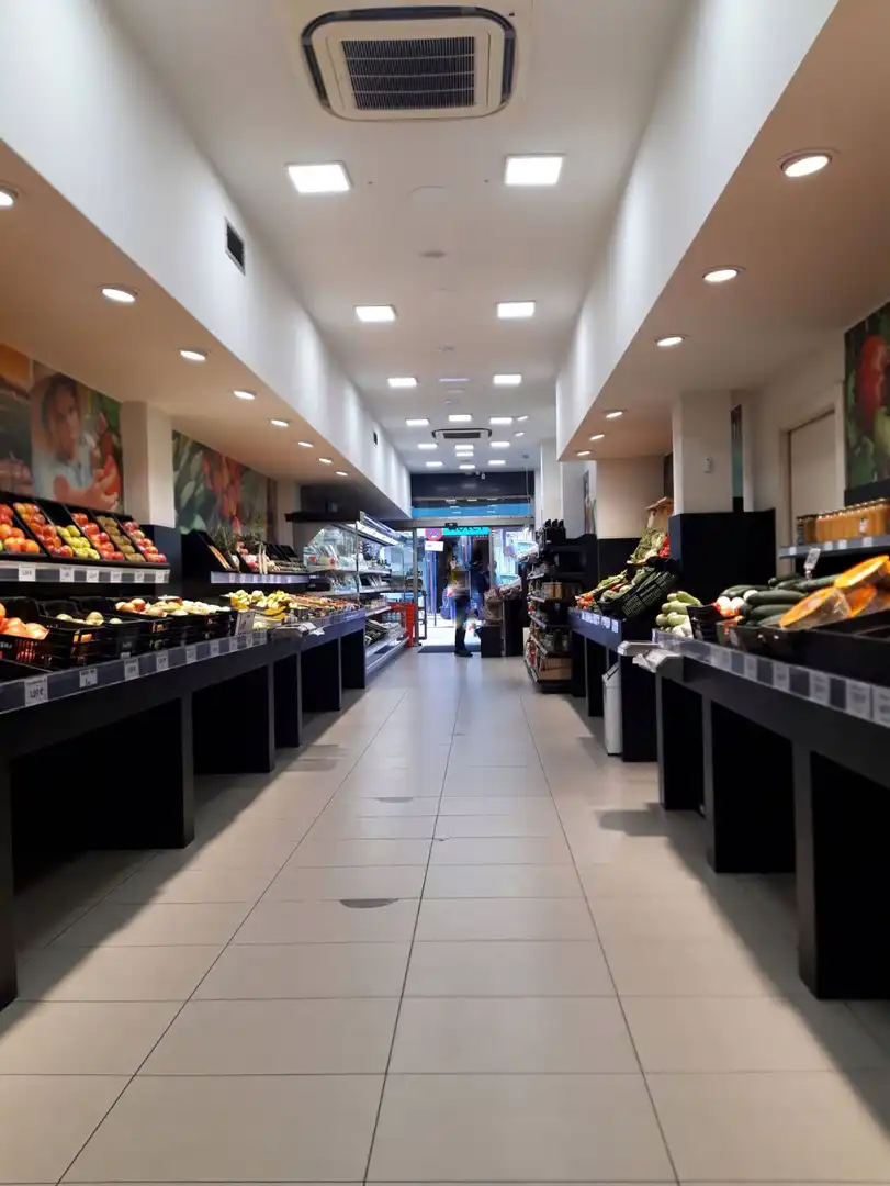 Local comercial de lloguer a Rioja 12