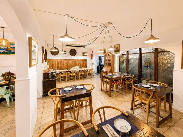 Local comercial en Alquiler en Plaza Doctor Bartomeu Robert en Aiguadolç - Sant Sebastià