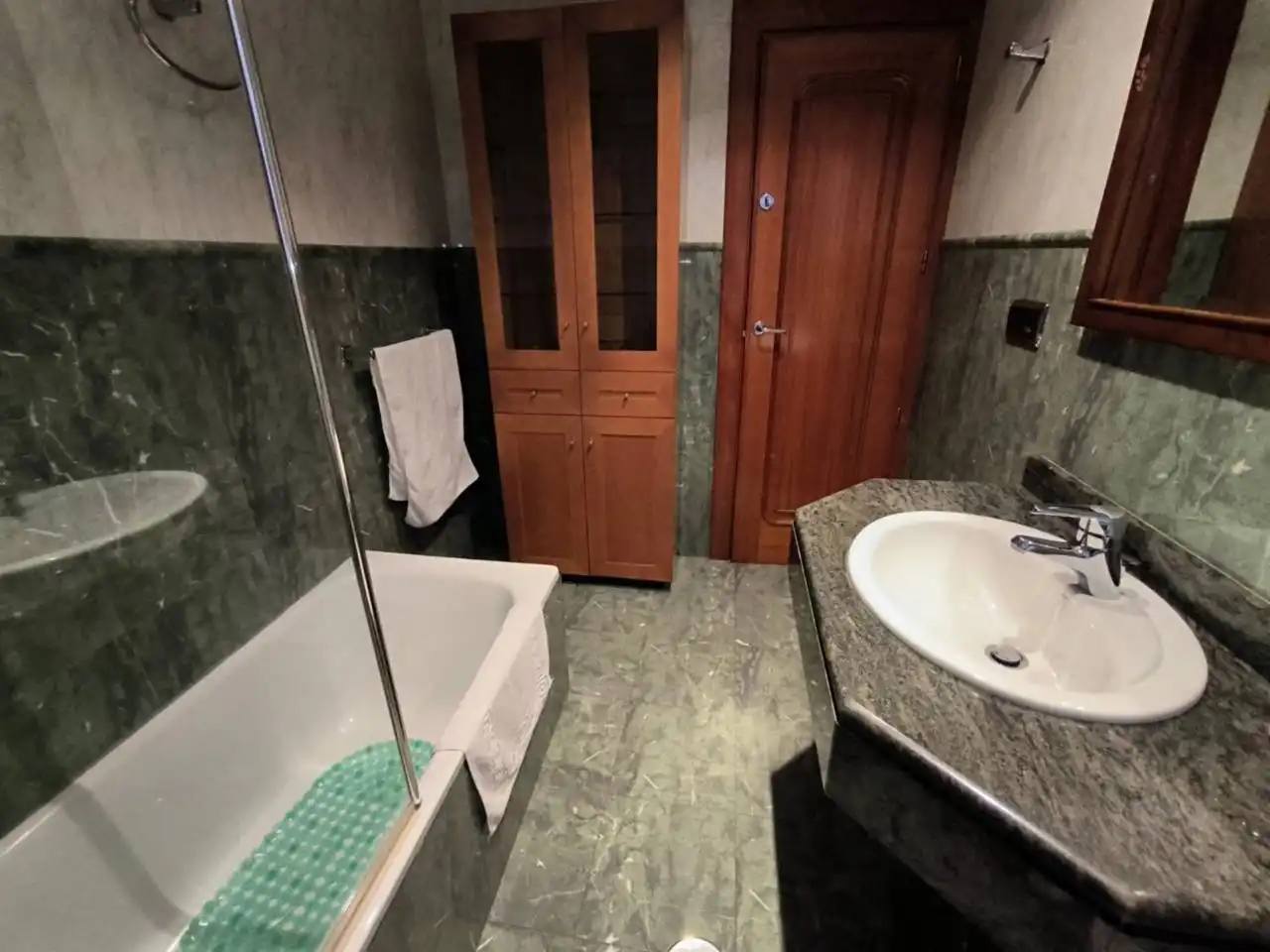 Badezimmer von Wohnung zum Verkauf in Albacete mit Klimaanlage, Heizung und Parkett