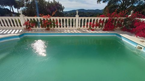 Casa con piscina  con vista al mar
