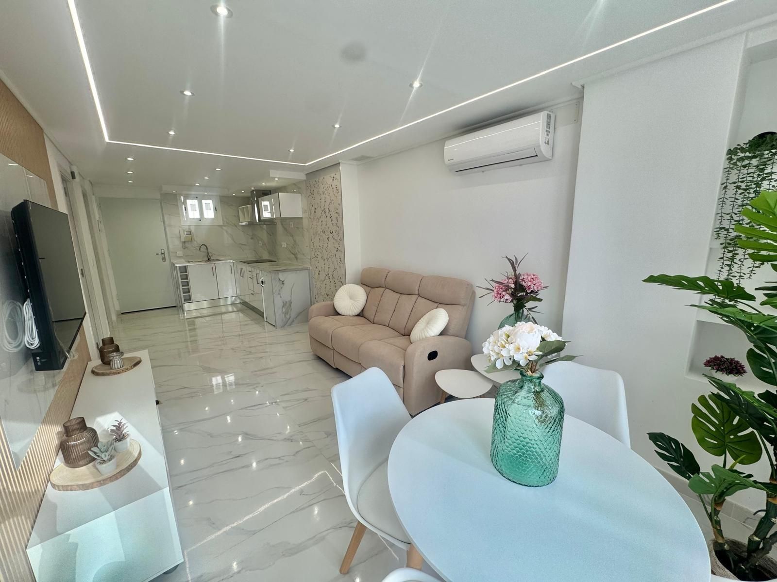 Living room of Flat for sale in Benidorm  with Air Conditioner