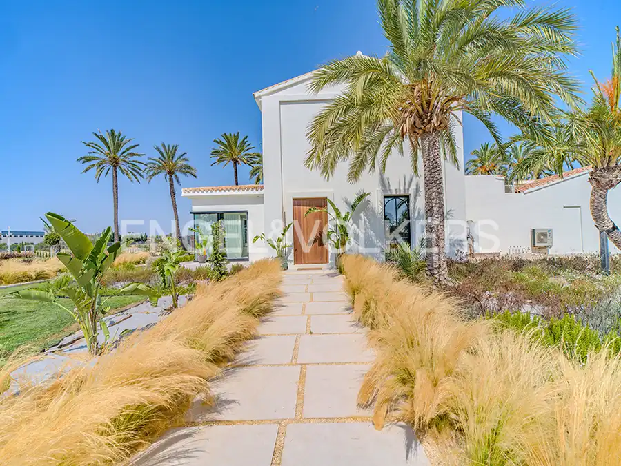 Vista exterior de Casa o xalet en venda en Elche / Elx amb Aire condicionat, Calefacció i Jardí privat