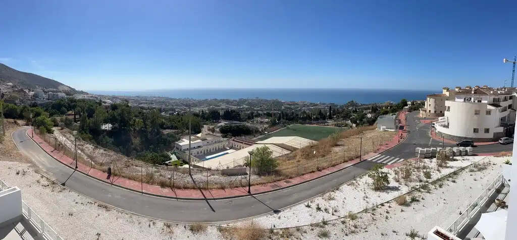 Vista exterior de Ático en venta en Benalmádena con Terraza y Piscina comunitaria