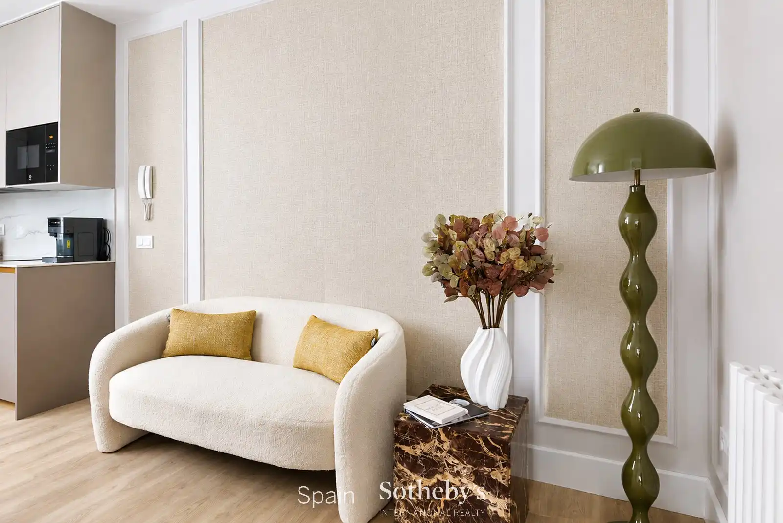 Sala d'estar de Apartament en venda en Madrid amb Aire condicionat, Calefacció i Terrassa