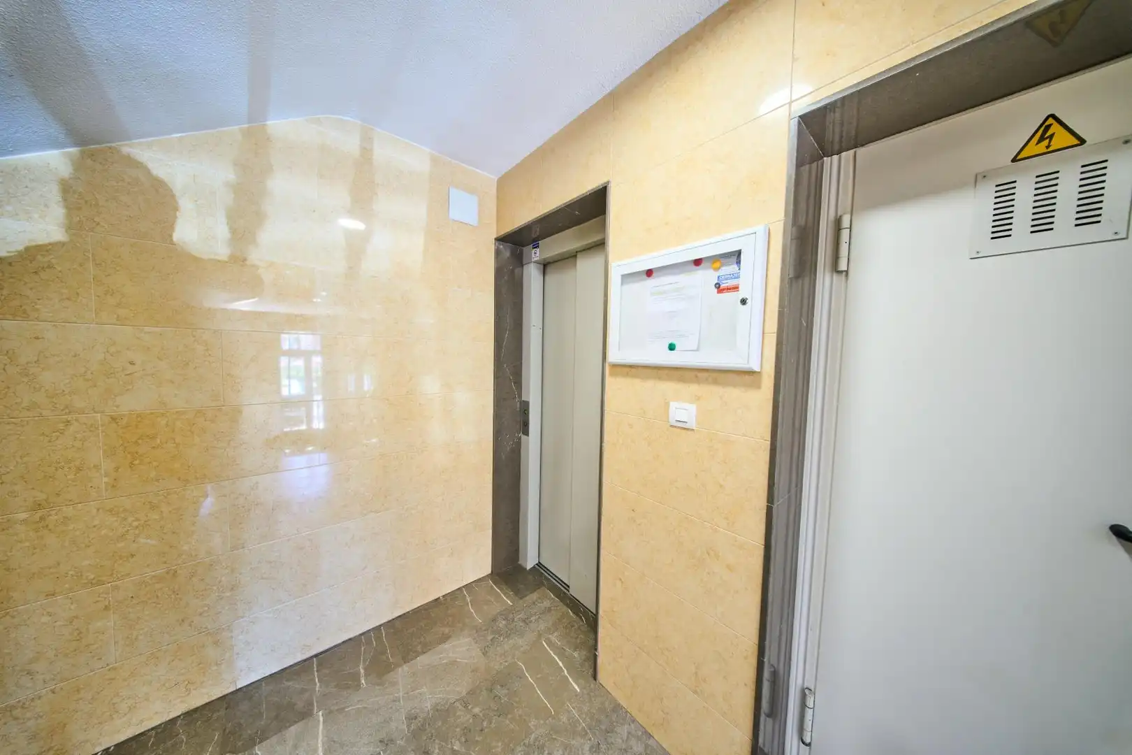Flat for sale in Granada  with Air Conditioner and Balcony