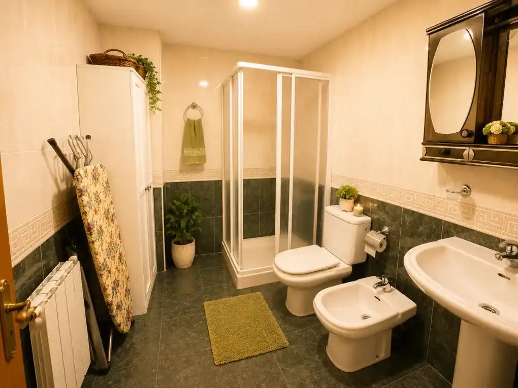 Baño de Apartamento en venta en Cabrales con Calefacción y Amueblado
