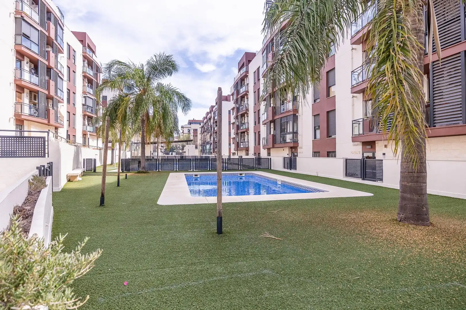 Piscina de Piso en venta en Mairena del Aljarafe con Aire acondicionado, Terraza y Trastero