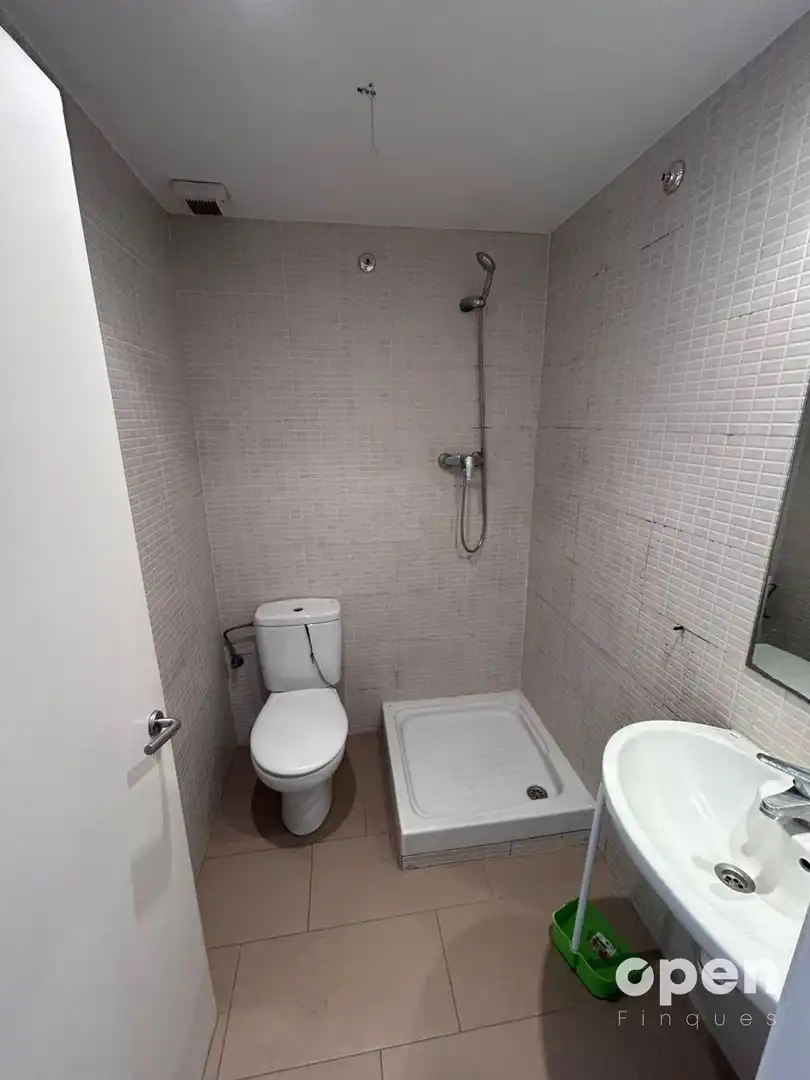 Bathroom of Flat for sale in Terrassa  with Terrace