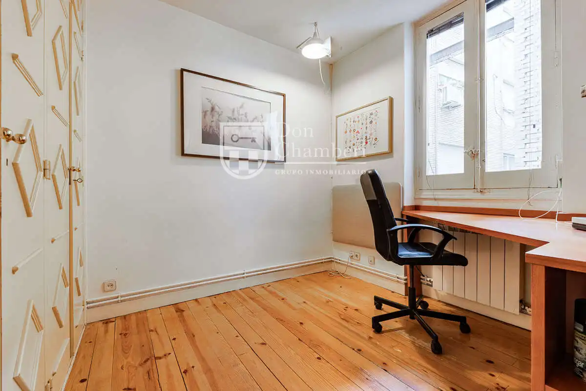 Flat for sale in Madrid  with Heating and Furnished