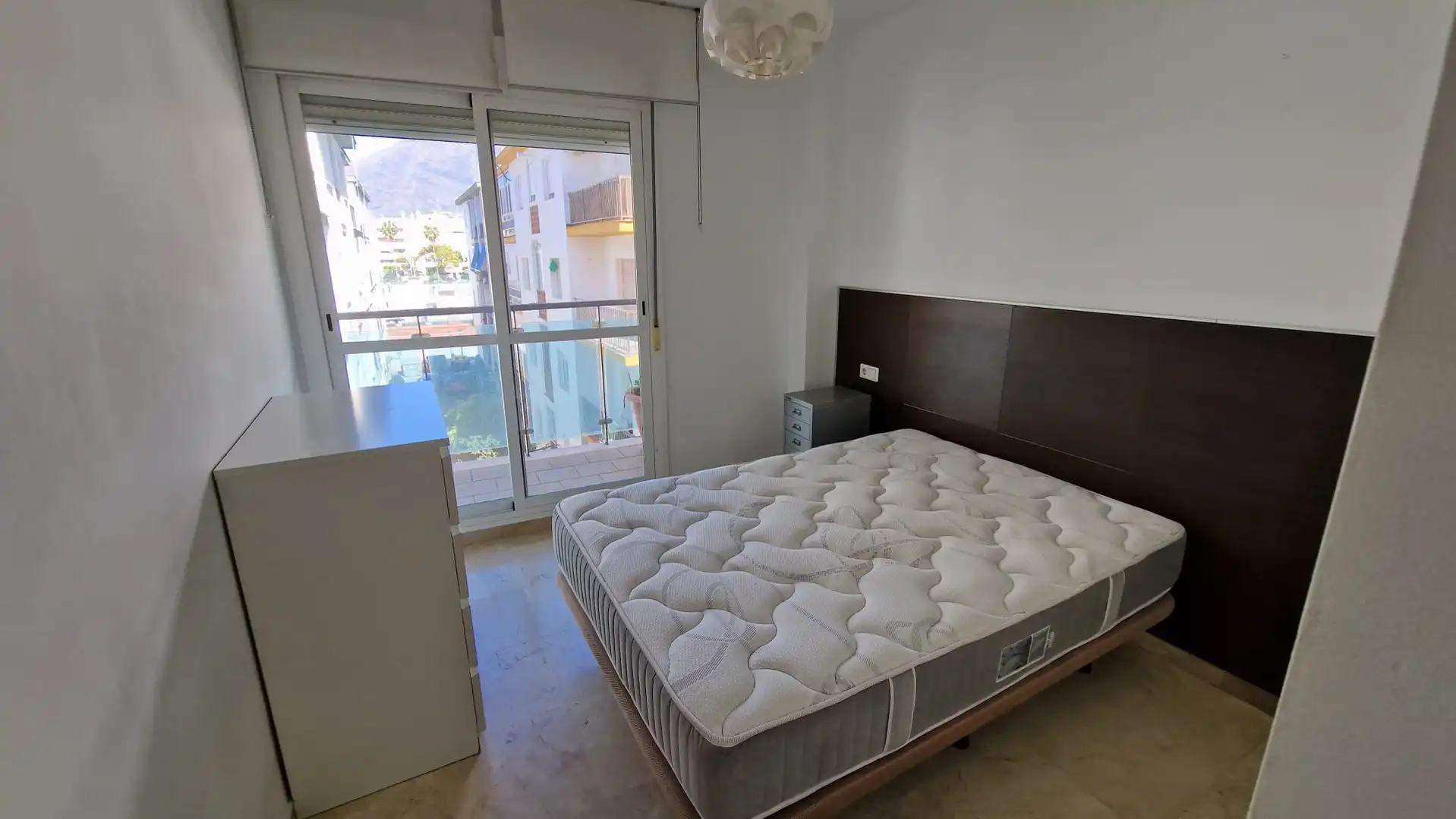 Dormitori de Apartament en venda en Estepona amb Aire condicionat, Terrassa i Moblat