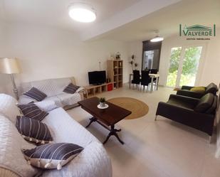 Living room of Single-family semi-detached to rent in  Granada Capital  with Furnished, Washing machine and Microwave