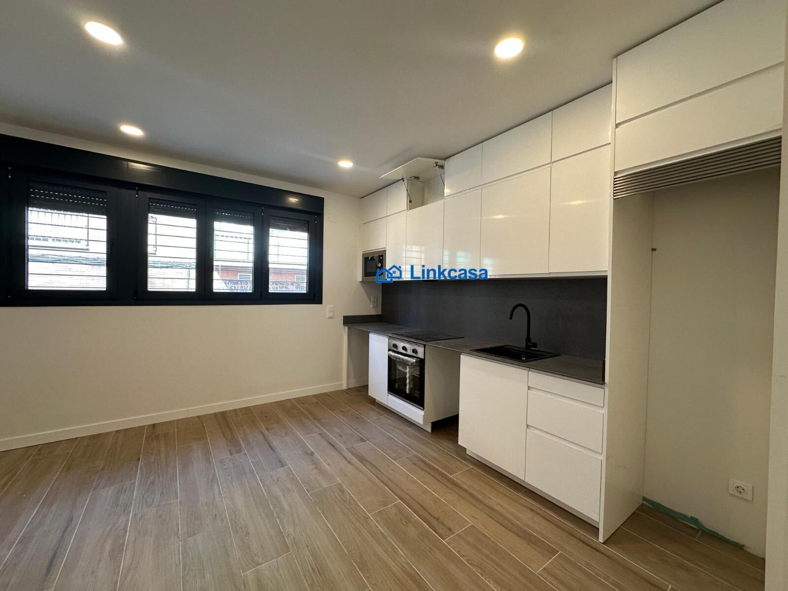 Kitchen of Flat for sale in  Madrid Capital  with Storage room