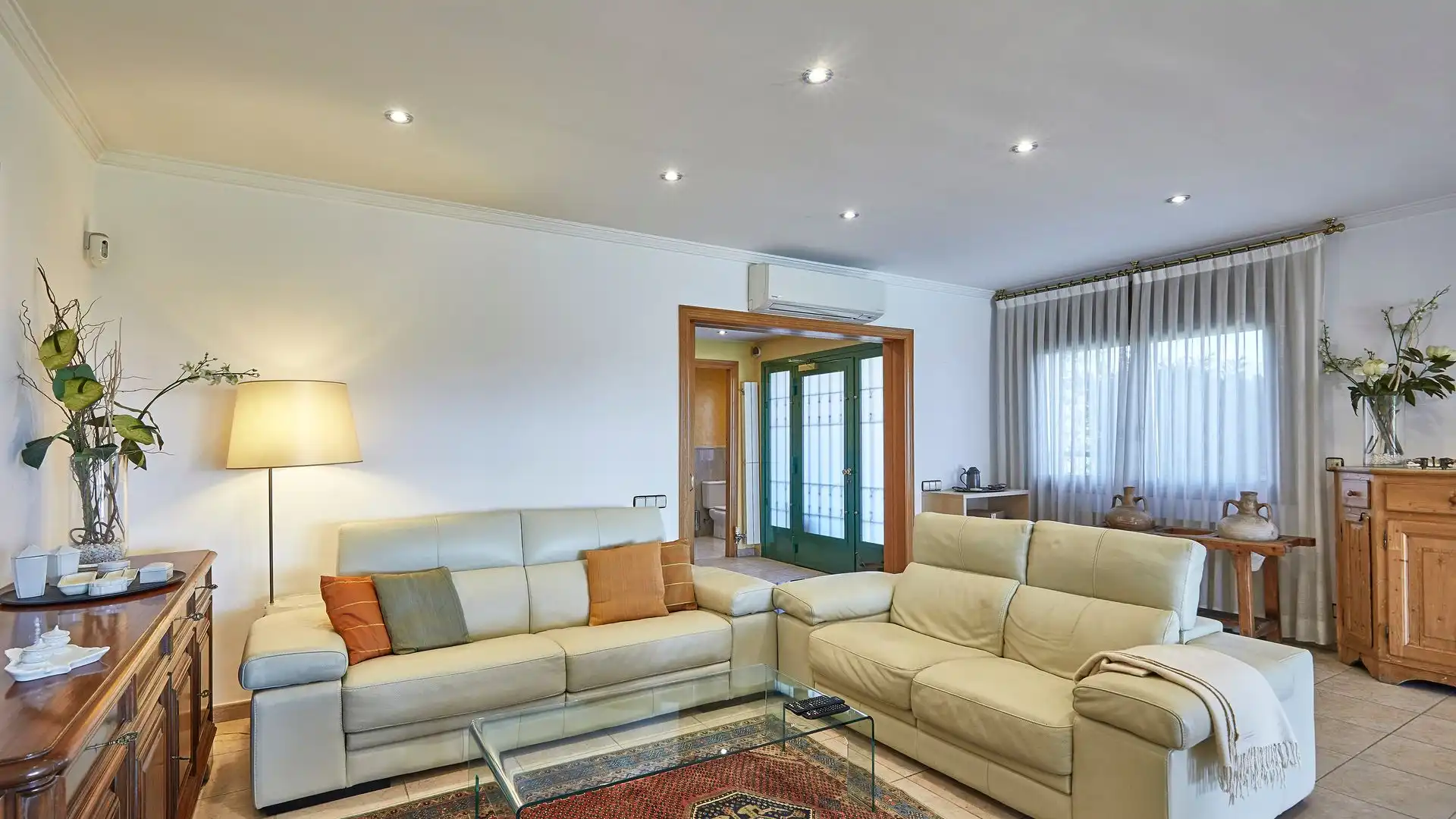 Sala d'estar de Casa adosada en venda en L'Ametlla del Vallès amb Aire condicionat, Calefacció i Jardí privat