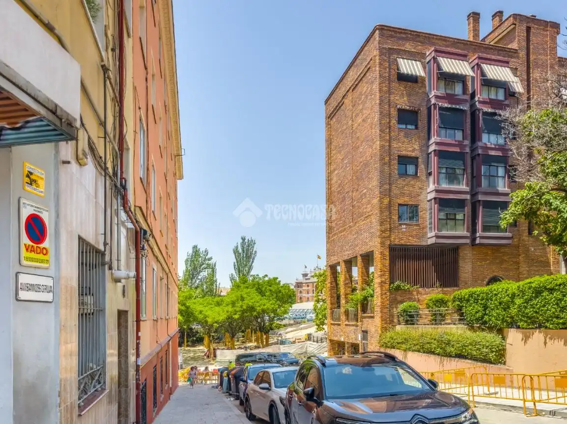 Vista exterior de Pis en venda en Madrid amb Calefacció i Parquet