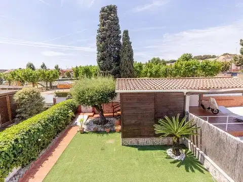 Casa aparellada amb terrassa en venda a Carrer Puigmal, imagen 25