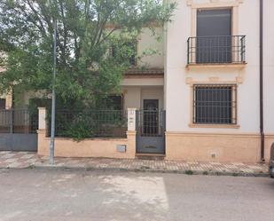 Vista exterior de Casa adosada en venda en La Villa de Don Fadrique amb Terrassa