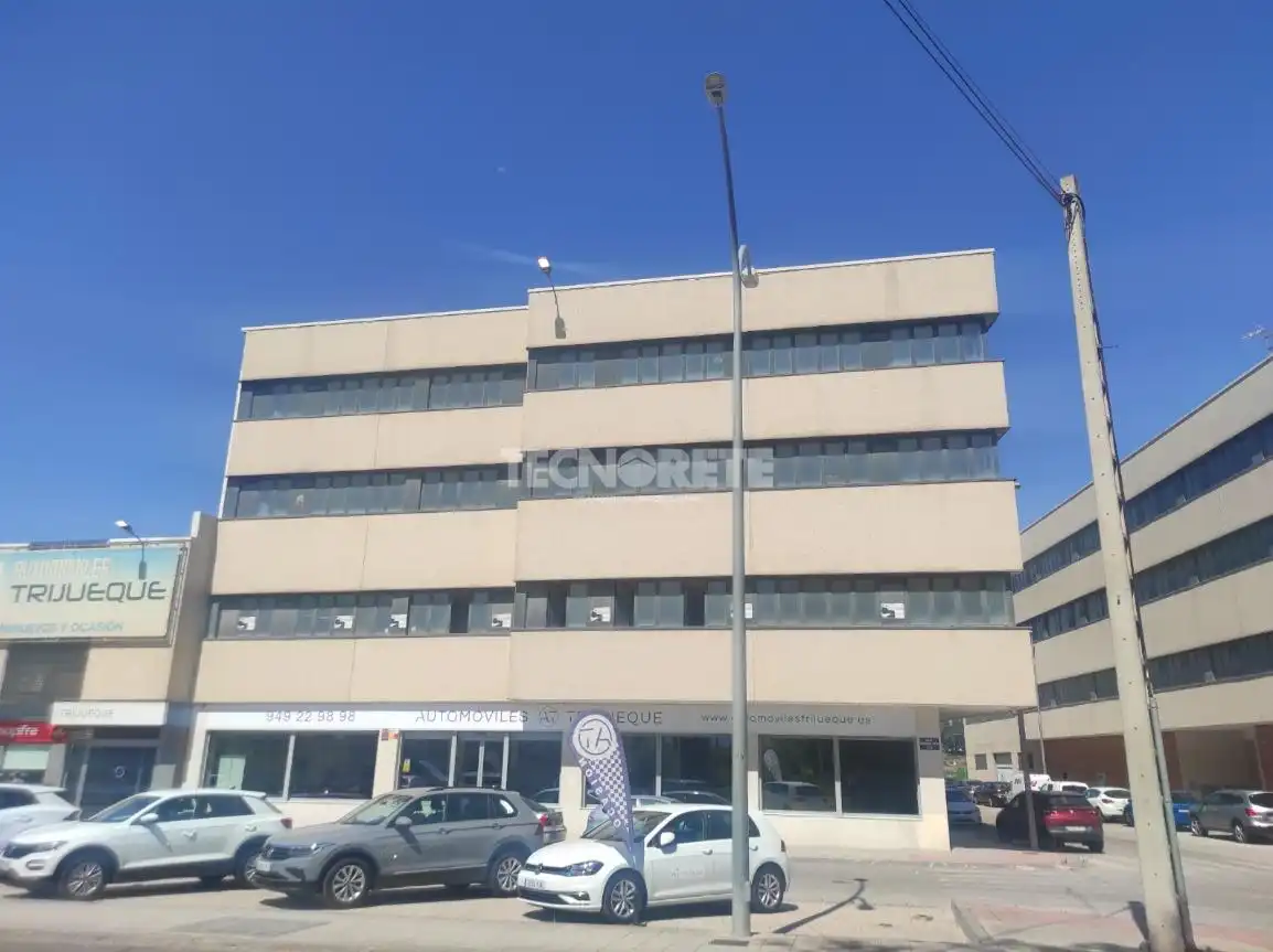 Vista exterior de Estudi en venda en Guadalajara