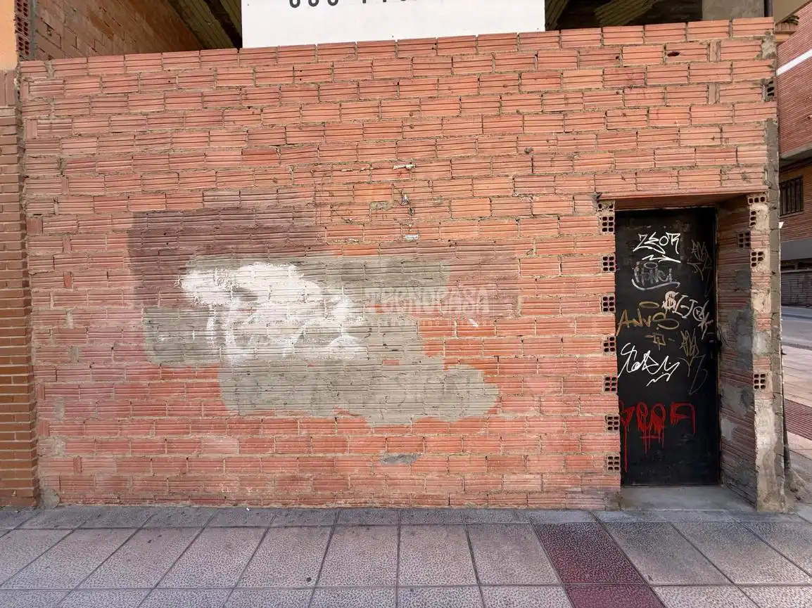 Vista exterior de Local en venta en Zaragoza