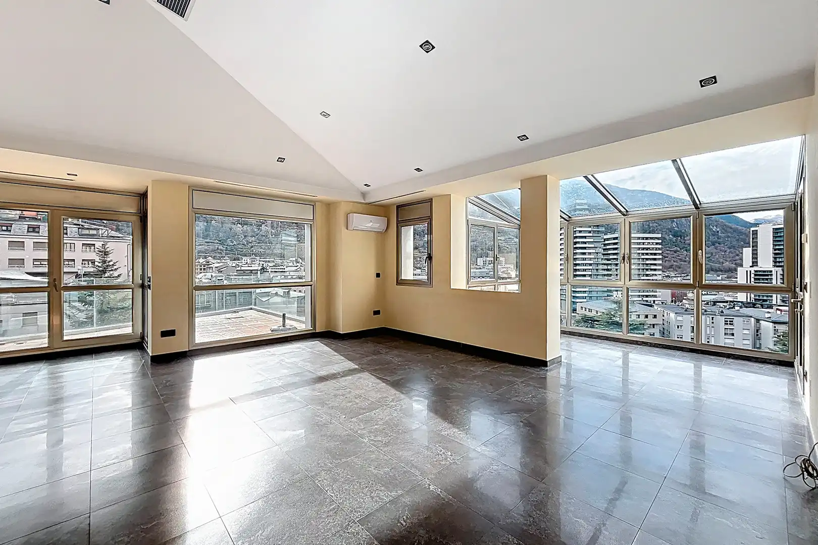 Living room of Attic for sale in Escaldes – Engordany  with Air Conditioner, Heating and Terrace