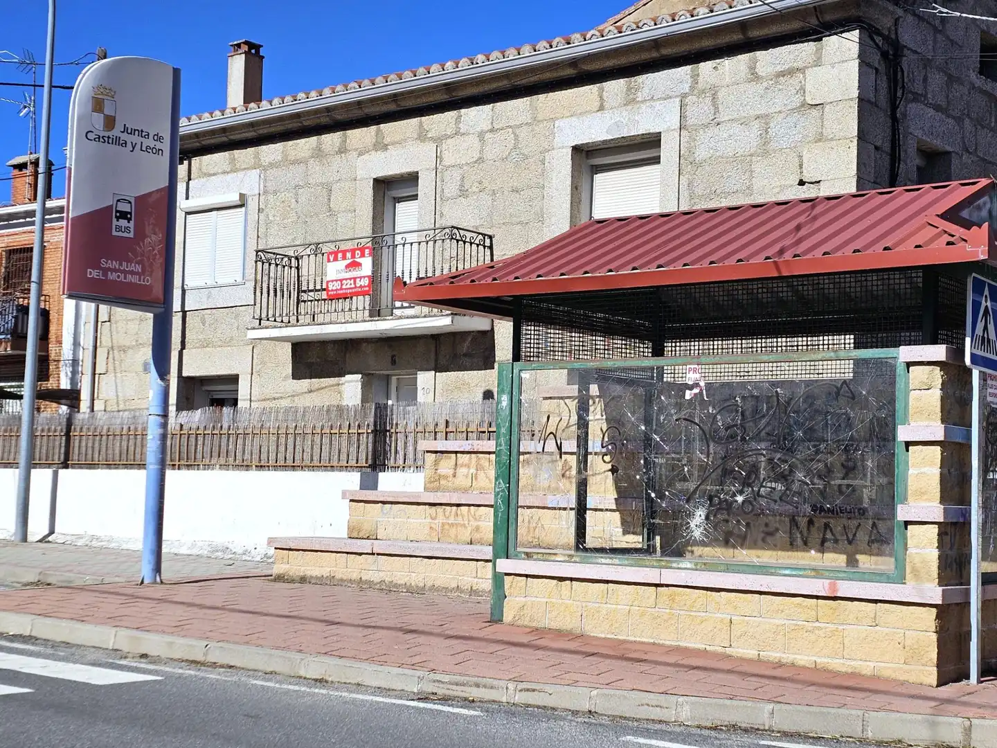 Vista exterior de Casa o xalet en venda en Navarredondilla amb Traster i Moblat