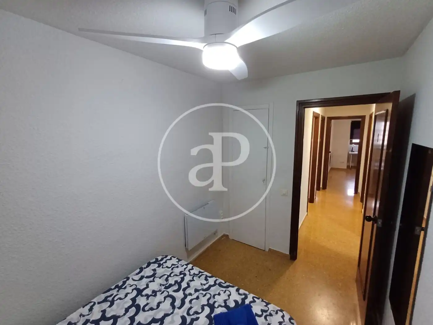 Habitación de Piso de alquiler en Valencia con Aire acondicionado y Amueblado