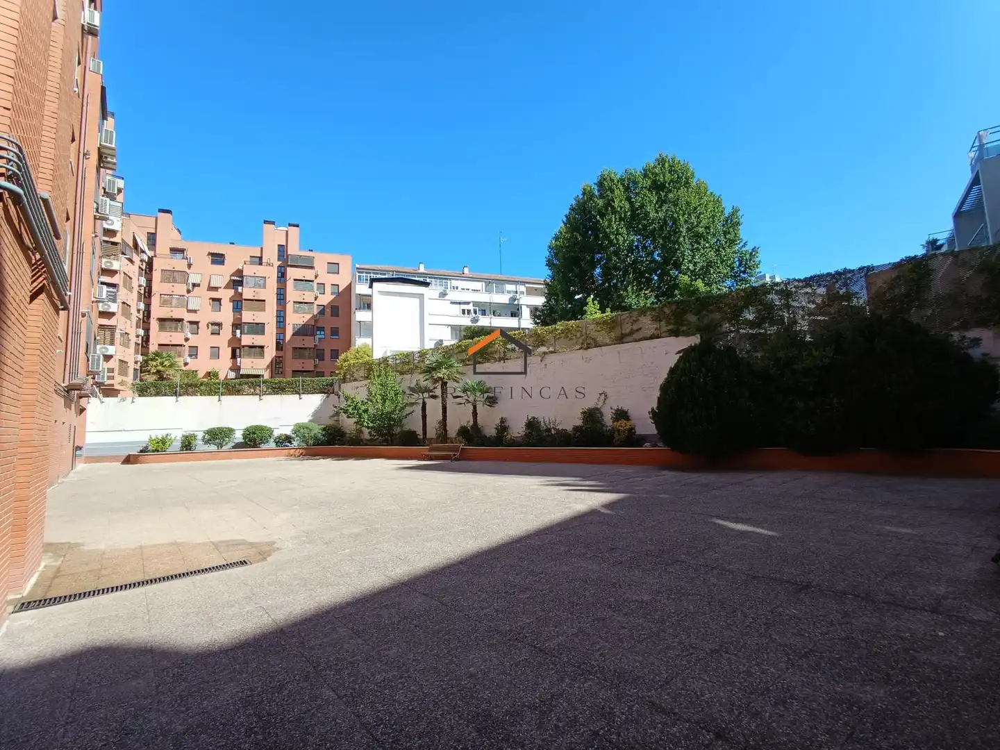 Parkplatz von Wohnung zur Miete in Madrid mit Klimaanlage, Heizung und Parkett