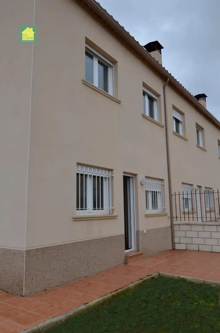 Vista exterior de Casa adosada en venda en Chinchilla de Monte-Aragón amb Calefacció i Traster