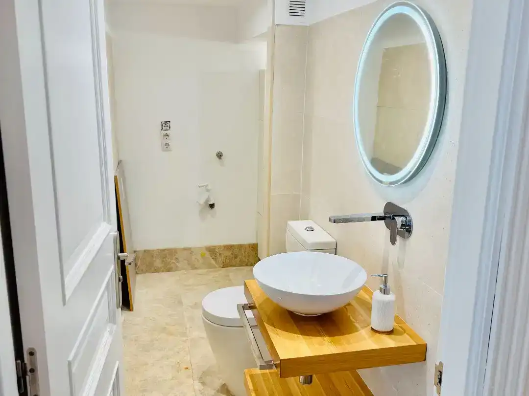 Baño de Dúplex en venta en Marbella con Aire acondicionado, Terraza y Piscina