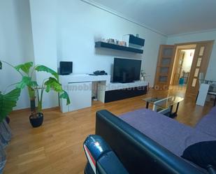 Wohnzimmer von Wohnungen zum verkauf in Lardero mit Heizung, Parkett und Abstellraum