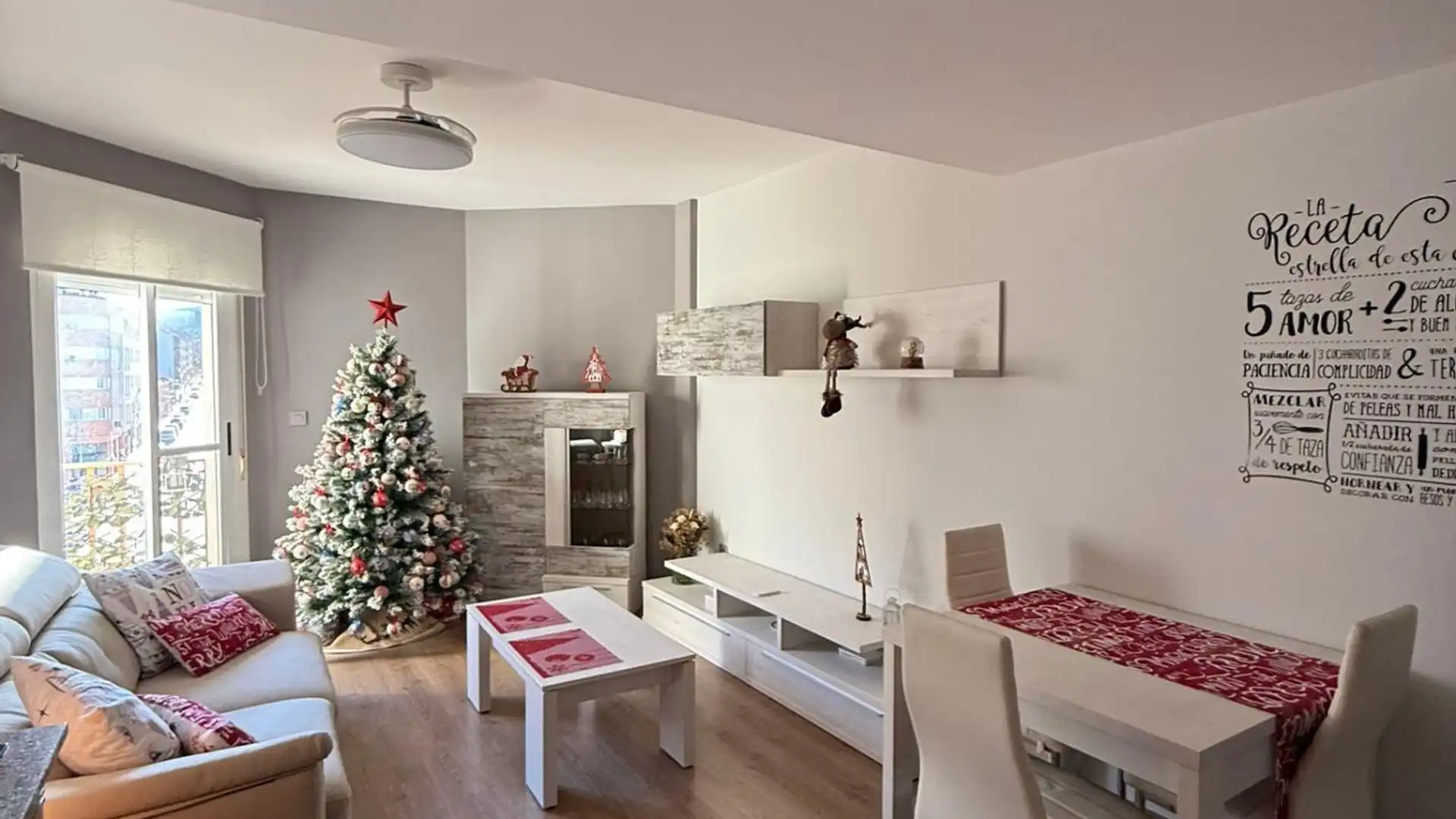 Living room of Flat for sale in Castalla  with Parquet flooring, Furnished and Balcony