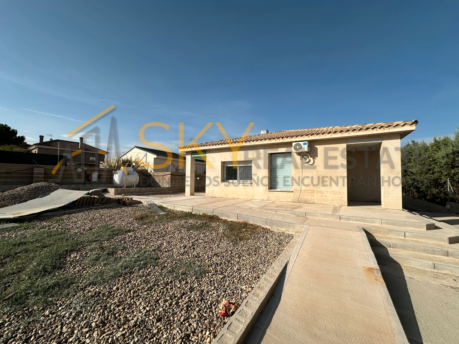Vista exterior de Casa o xalet en venda en Serracines amb Aire condicionat, Jardí privat i Terrassa