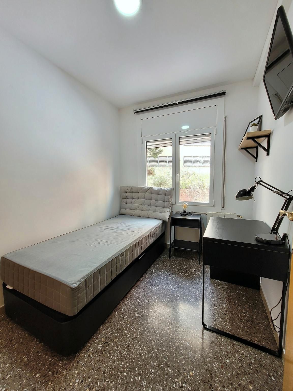 Bedroom of Flat to share in  Barcelona Capital  with Air Conditioner, Heating and Furnished