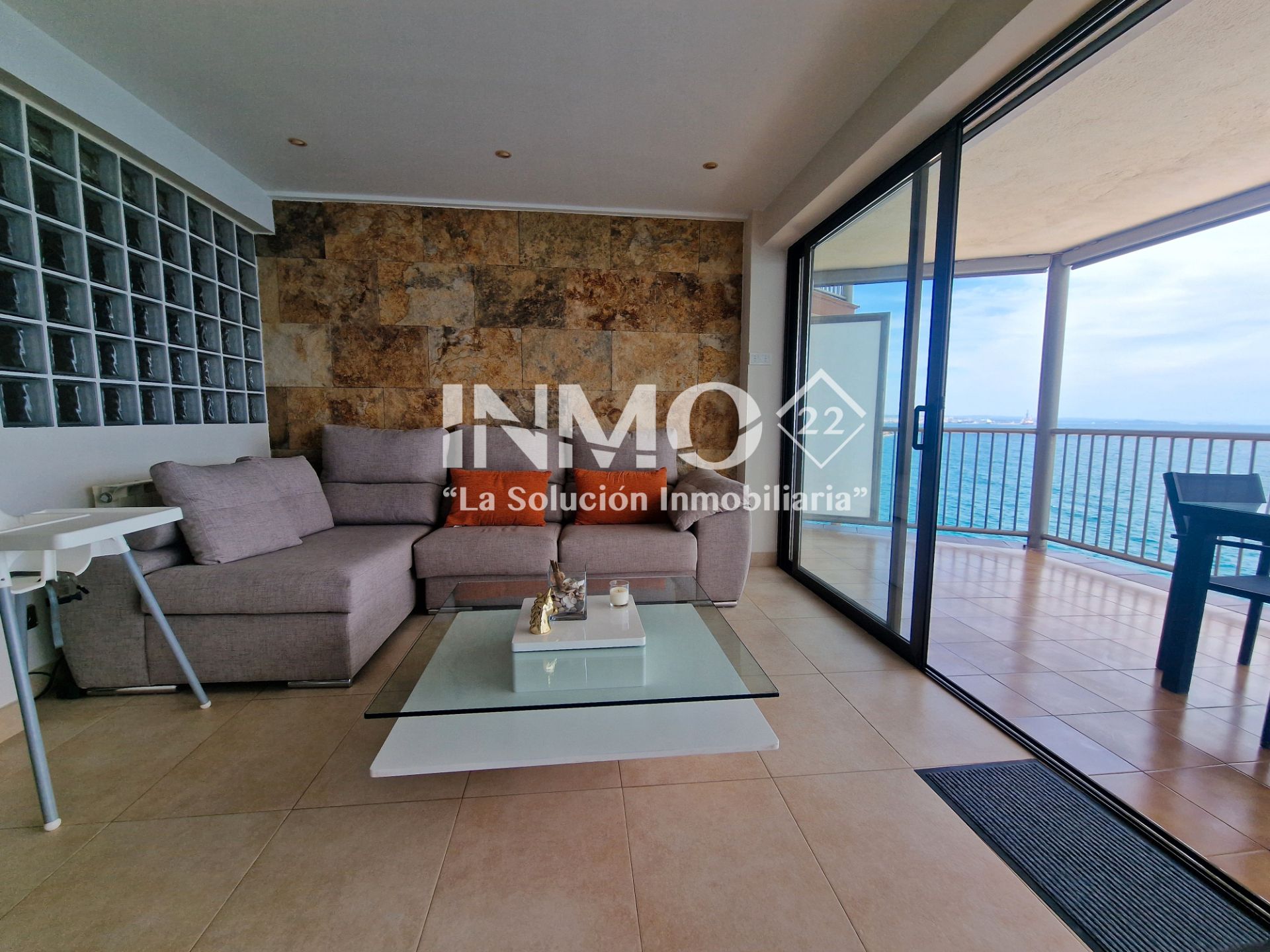 Sala d'estar de Apartament en venda en Salou amb Calefacció, Terrassa i Moblat