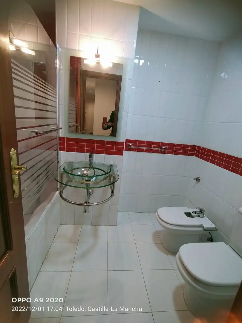 Baño de Piso de alquiler en Toledo con Aire acondicionado, Calefacción y Jardín privado