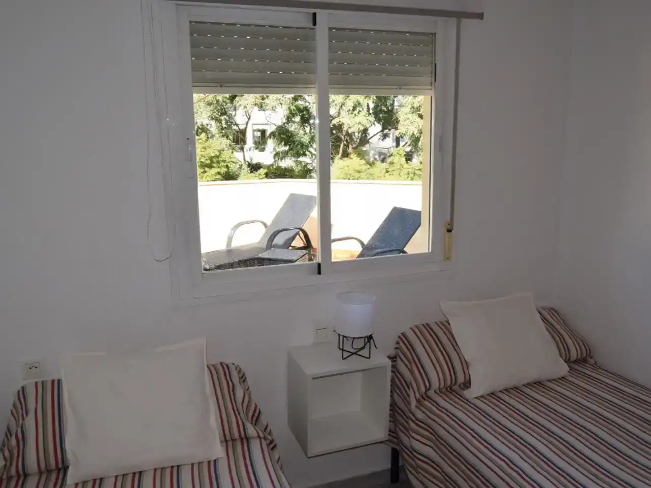 Schlafzimmer von Wohnung zur Miete in Benalmádena mit Klimaanlage und Schwimmbad