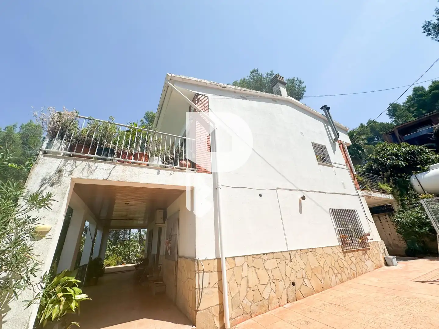 Vista exterior de Casa o xalet en venda en Pallejà amb Aire condicionat, Calefacció i Jardí privat