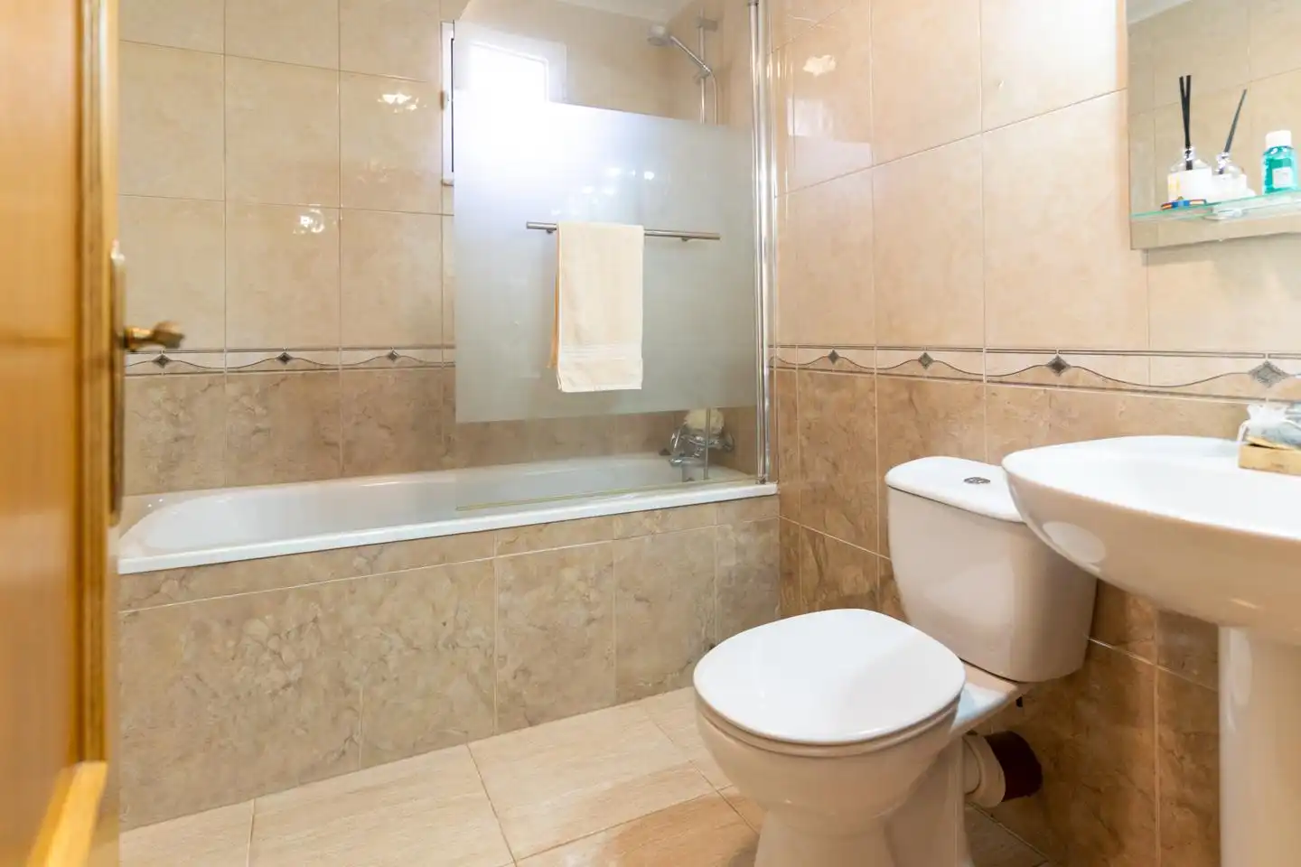 Badezimmer von Haus oder Chalet zum Verkauf in Santa Pola mit Klimaanlage, Privatgarten und Terrasse