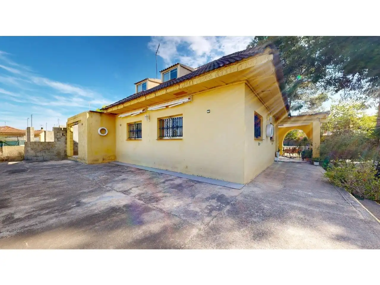 Vista exterior de Casa o chalet en venta en Llíria con Jardín privado, Terraza y Piscina