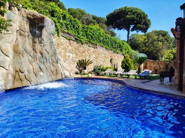 Xalet amb piscina en venda a Canyelles